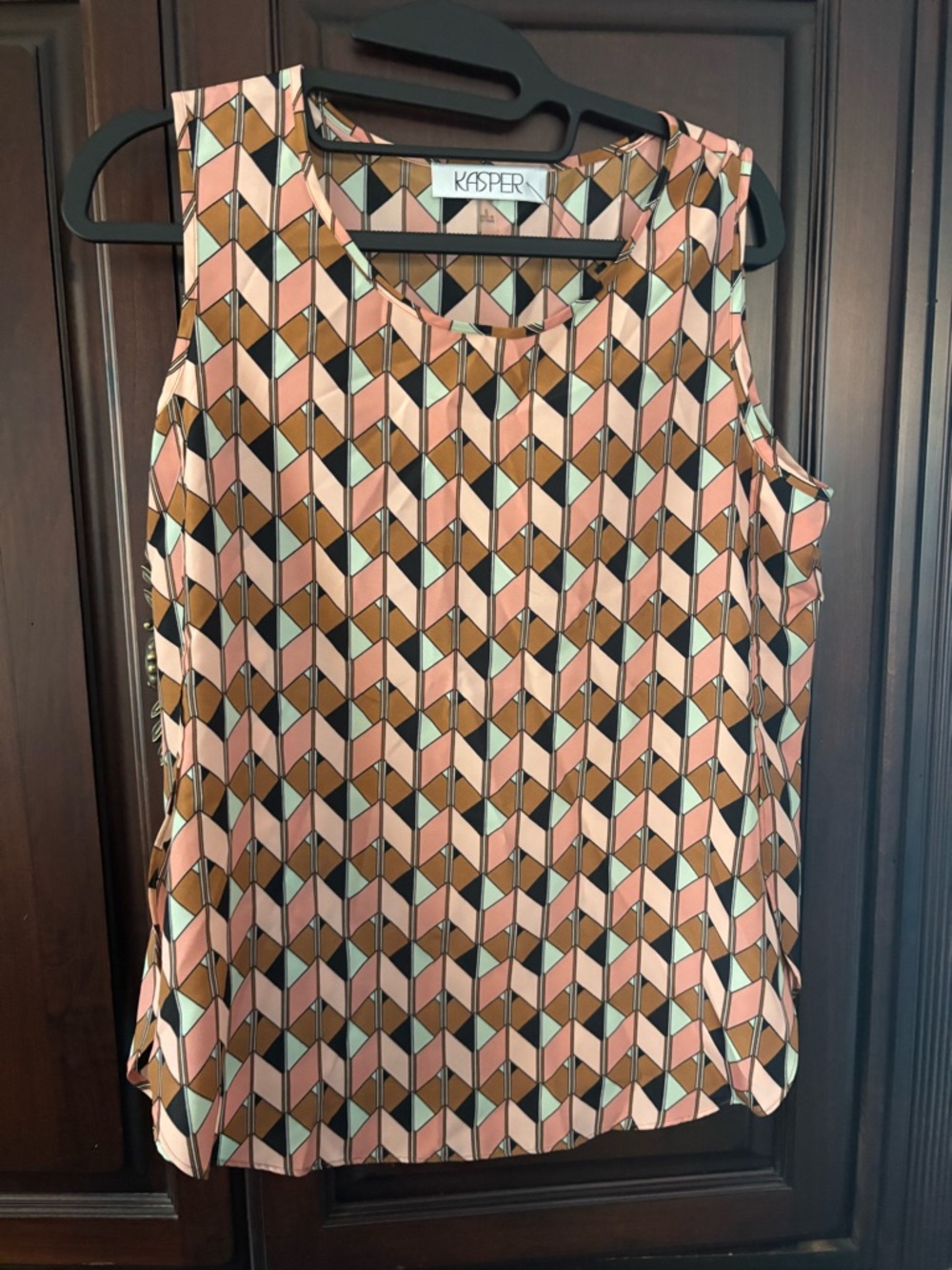 Kasper Geometric Print Sleeveless Top in Pink, Brown & Cream